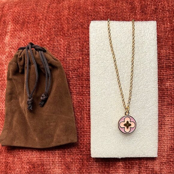 CLOVER Charm Pendant on 18K Gold 22-inch Chain Necklace Pink and Lavender - Picture 2 of 8